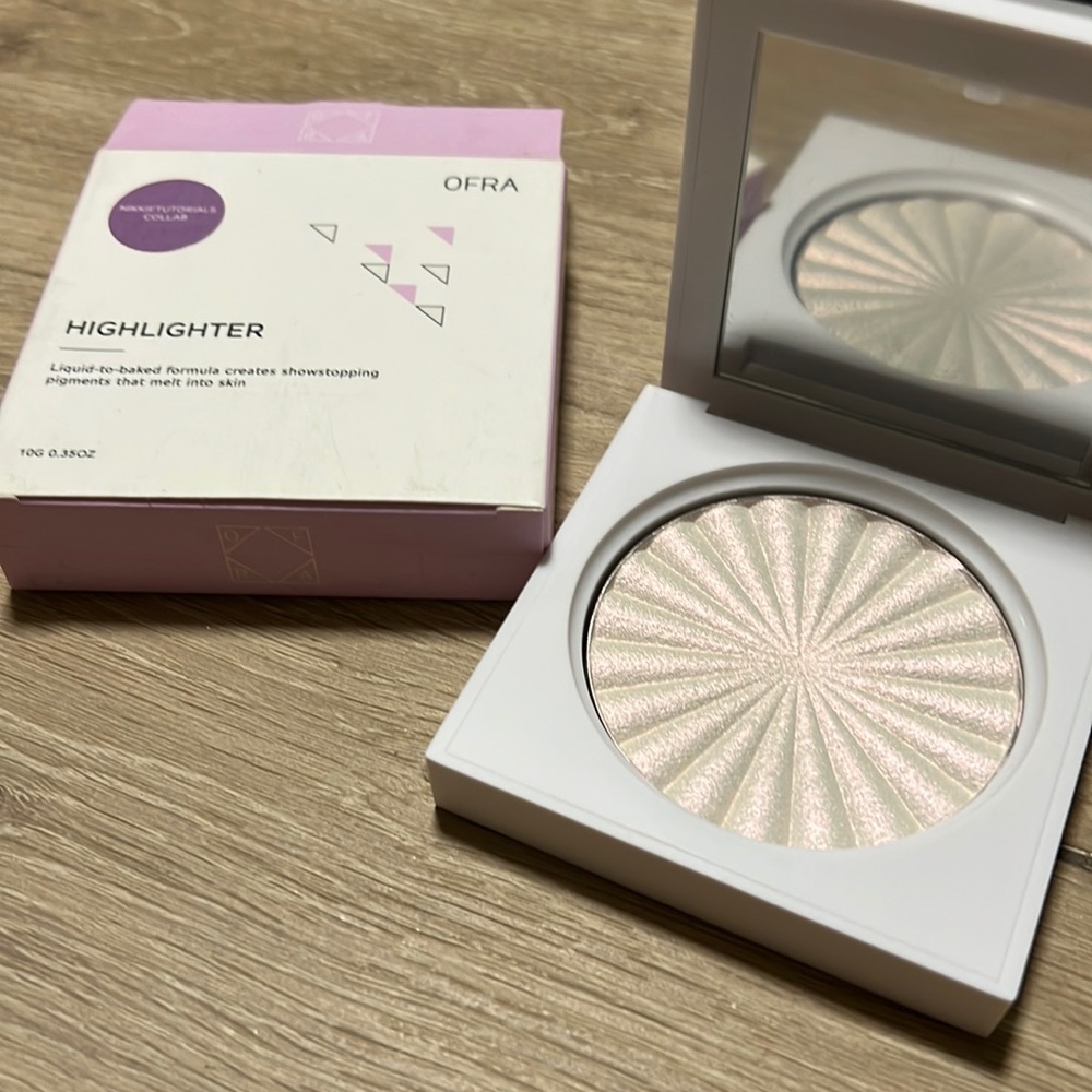 Fora Cosmetics Cloud 9 Highlighter